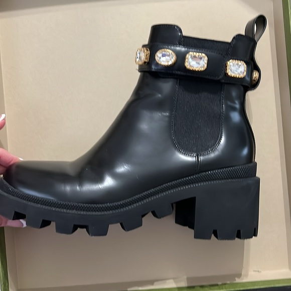 Gucci leather ankle boot with belt - Picture 2 of 7